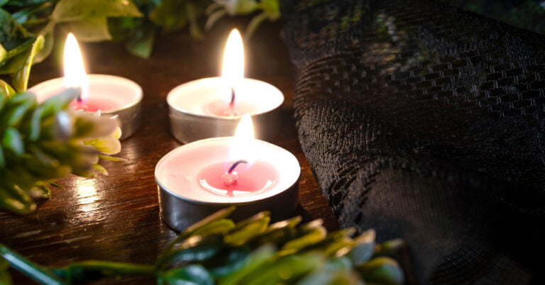 light a candle at christmas for a loved one who has passed away